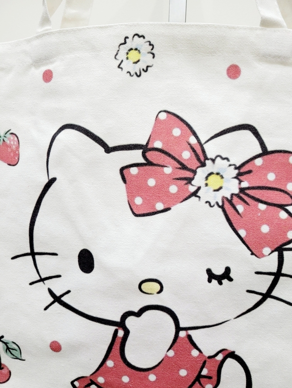 Brand New Hello Kitty Strawberry Totes Bag - Picture 3 of 6
